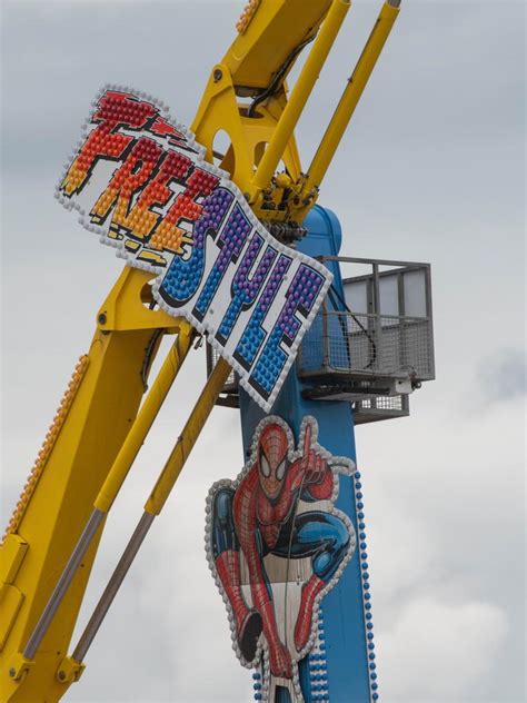 Freestyle carnival ride